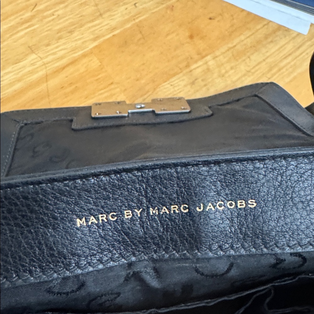 Marc by Marc Jacobs black leather crossbody bag! - Picture 4 of 6